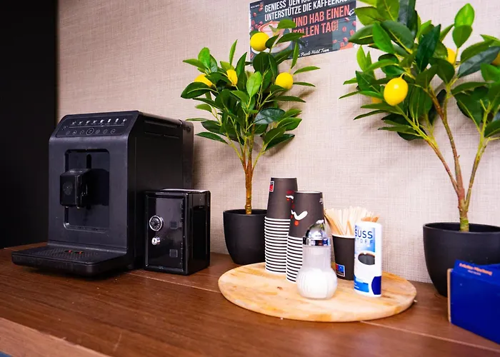 Puzzle Airport Frankfurt 酒店 *