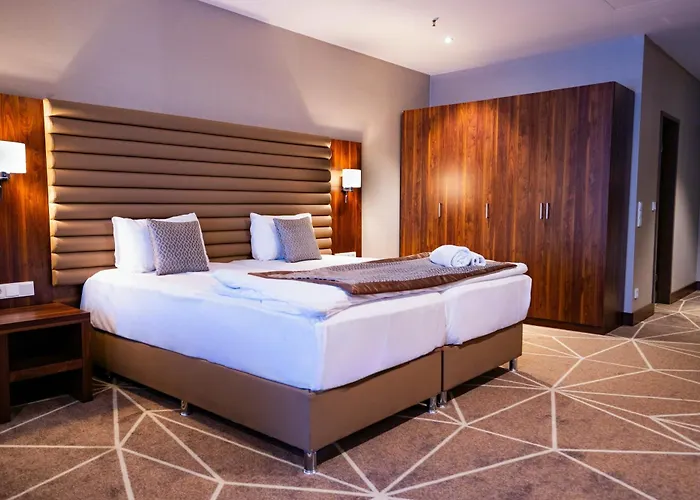 Puzzle Airport Frankfurt 酒店 *